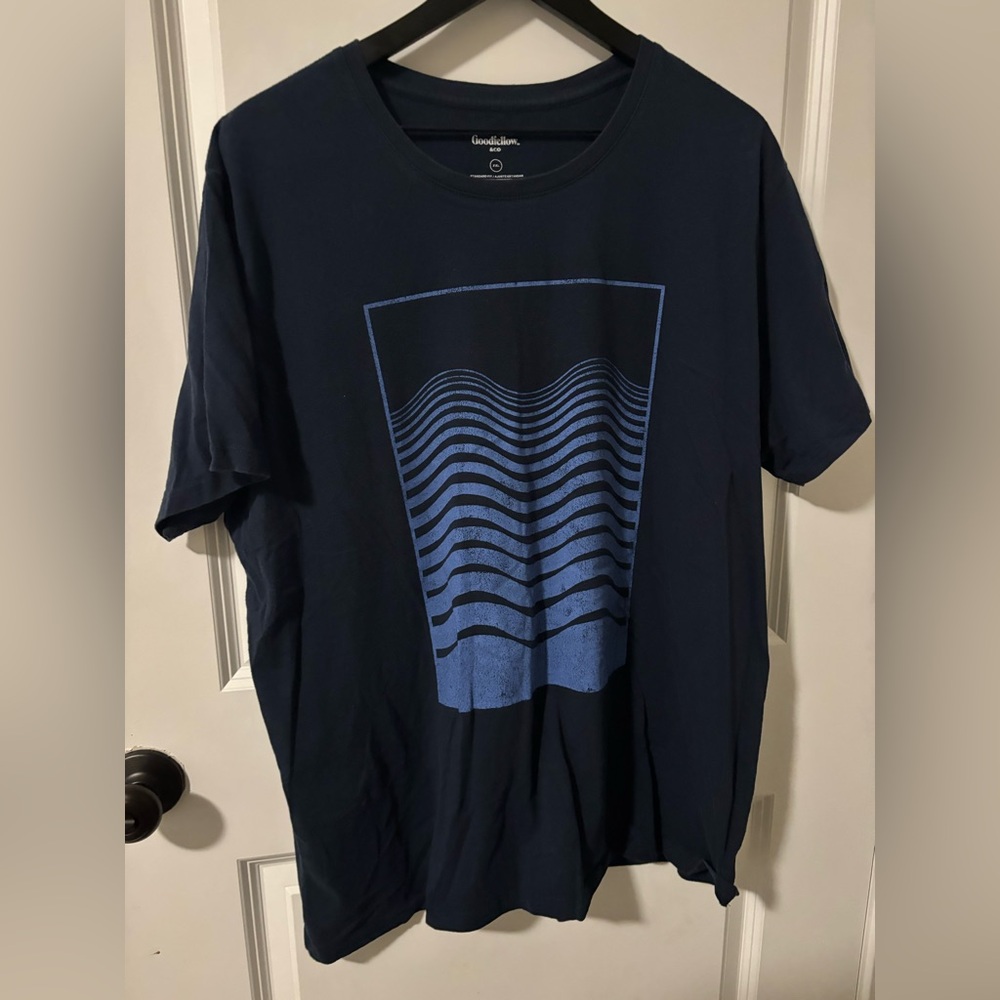 Goodfellow & Co Men's Dark Blue Wave Graphic Tee